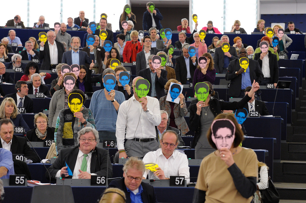 Snowden-Masken im EU-Parlament