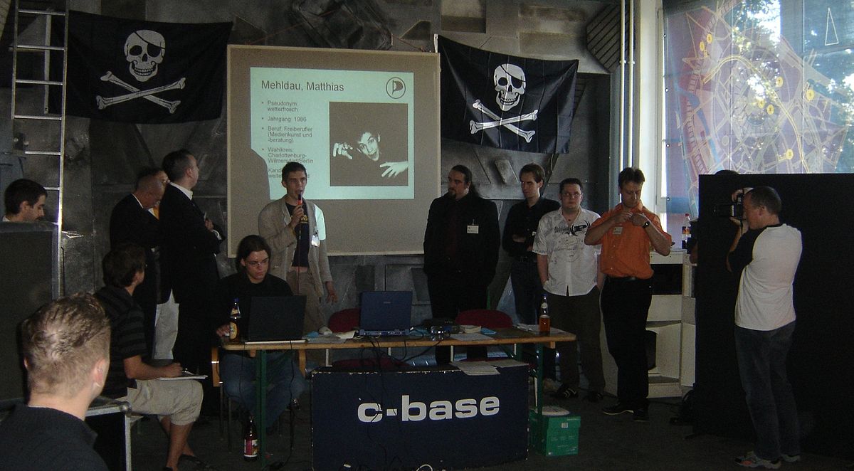 Die Piratenpartei als Katalysator onlinebasierter Partizipationsinstrumente